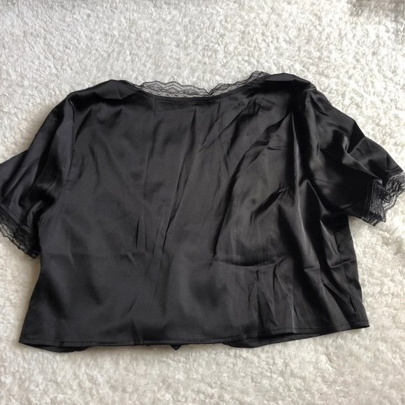 black lace top *sold - Picture 4 of 5